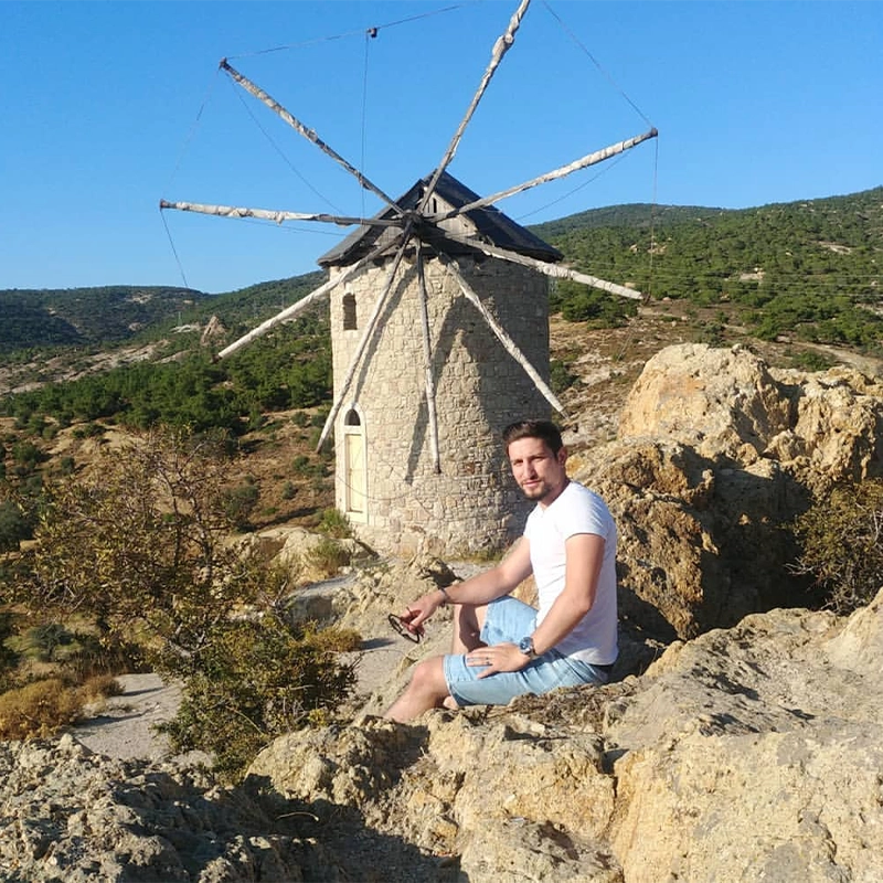 Halil ÜST